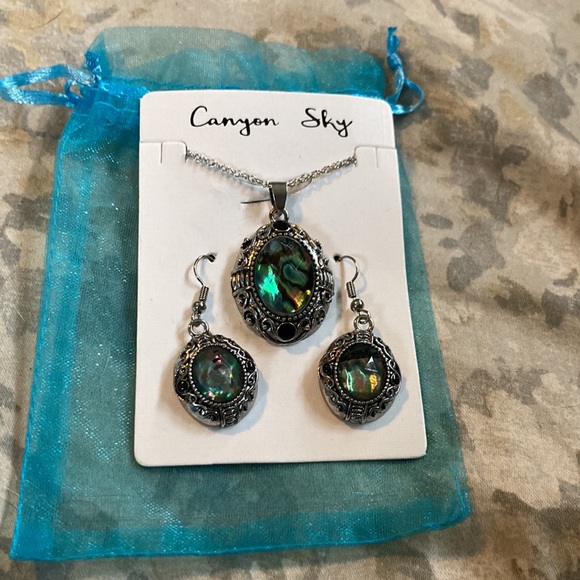 Canyon Sky Necklace and Earring Set. - Picture 5 of 6